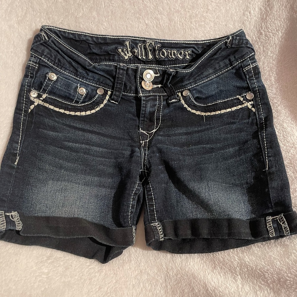 Wallflower Bermuda Bling Shorts size 3 women’s